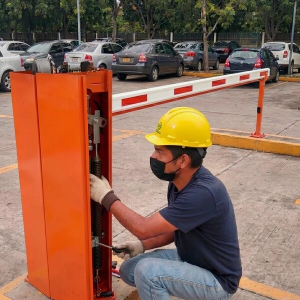 Instalación de barrera vehicular en Caracas para el control de accesos